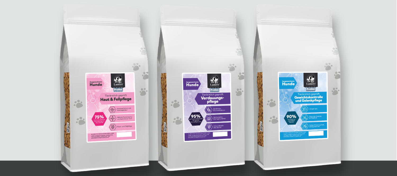 Neue Maßstäbe für Spezialernährung: Drei weiße Lamers ProVet Hundefutterbeutel mit rosa, lila und blauen Etiketten.